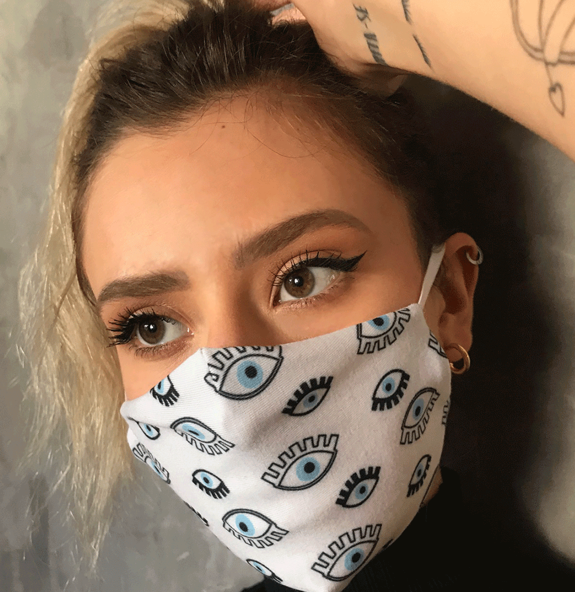 thaisgusmaooficial, Thais Gusmão, divertido, covid, quarentena, covid-19, olho grego, proteção, stay healthy, mistica